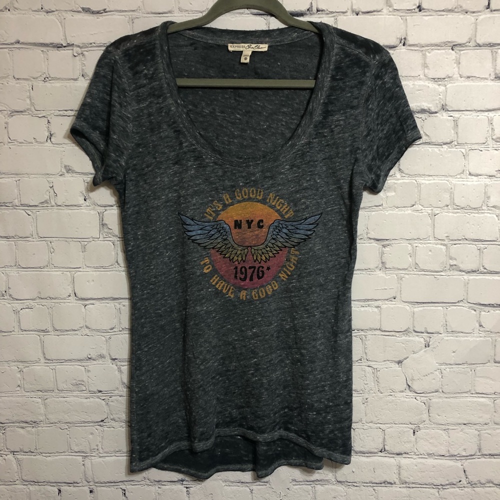 Express graphic tee
